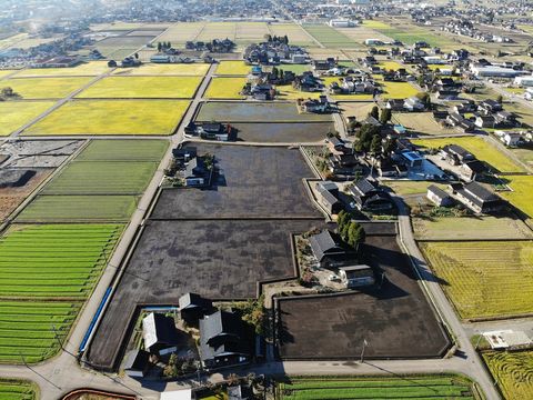 令和4年度　ほ場整備石黒東部地区ほ場整備第20工区　工事<br />
<br />
小さな田んぼを大きい田んぼに区画整備する工事です。